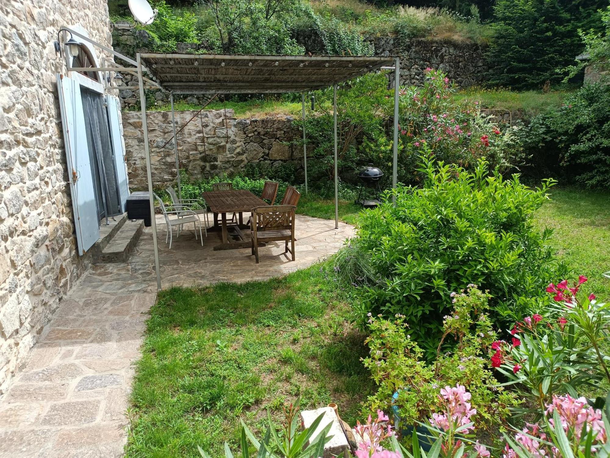 Holiday home L'ancienne Ecole De Sainte-marguerite Sainte-Marguerite-Lafigere